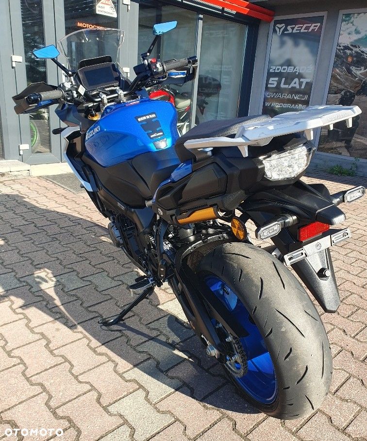 Suzuki GSX - 11
