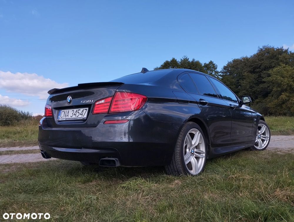 BMW Seria 5 550i - 10