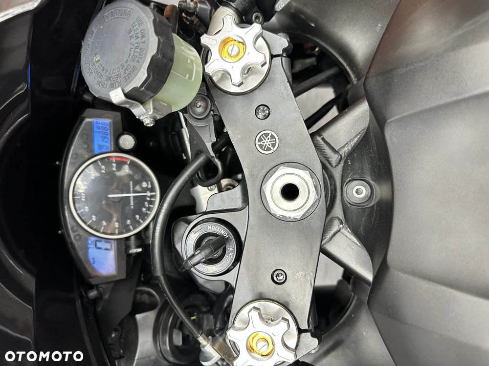 Yamaha R1 - 20