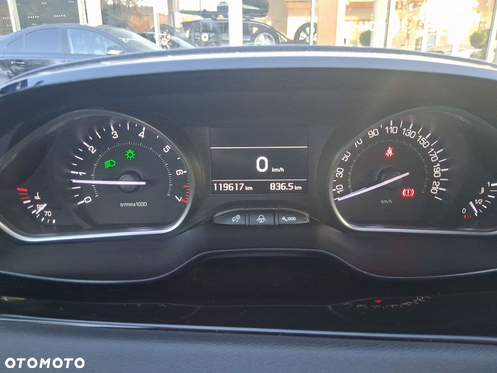 Peugeot 208 - 16