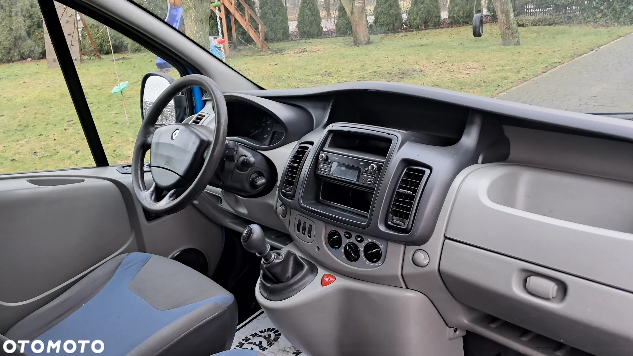 Renault Trafic 2.0 dCi 115 Combi L2H1 teilverglast - 10