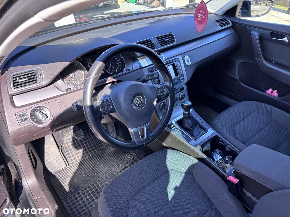 Volkswagen Passat 1.6 TDI Comfortline - 14