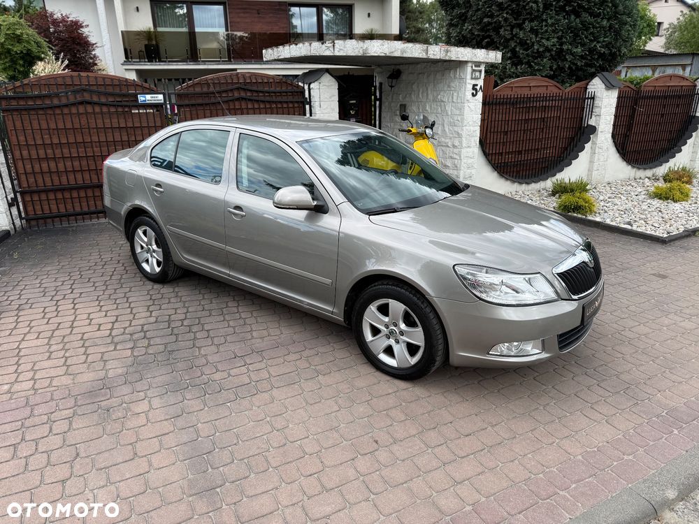 Skoda Octavia 1.6 Selection - 1
