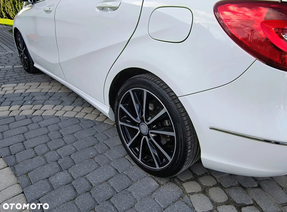 Mercedes-Benz Klasa B 180 AMG Line - 13