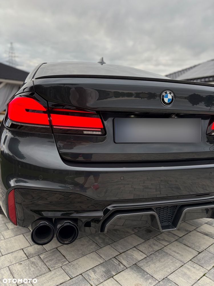 BMW Seria 5 M550i xDrive sport - 14