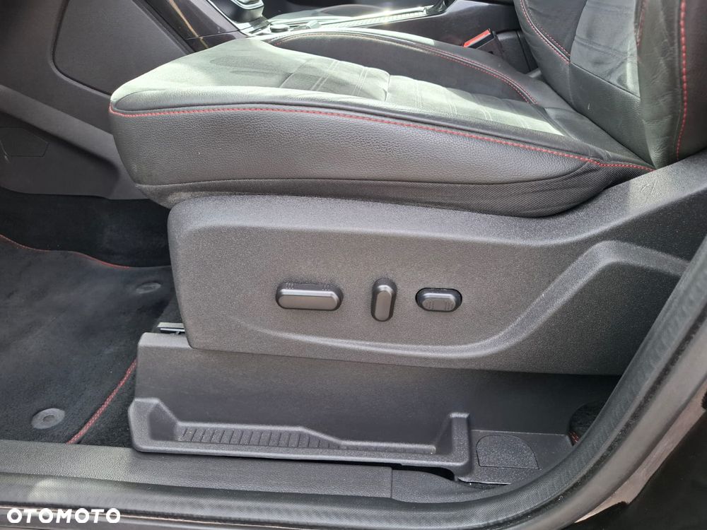 Ford Kuga 2.0 TDCi 4x2 ST-Line - 19