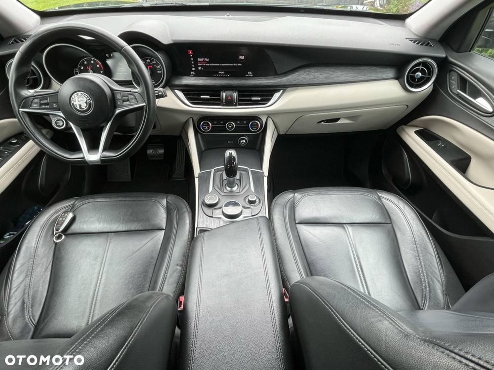 Alfa Romeo Stelvio - 12