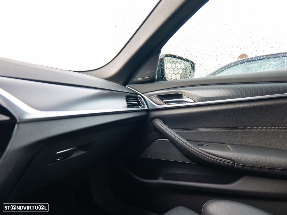 BMW 520 d Pack Desportivo M Auto - 23