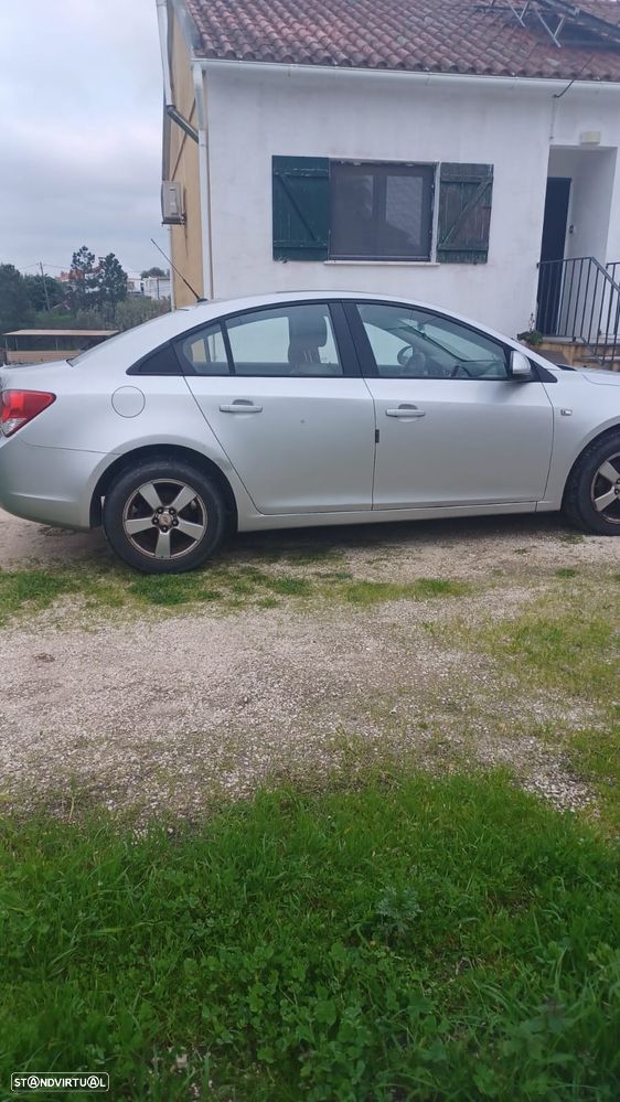 Chevrolet Cruze 1.6 LS - 4