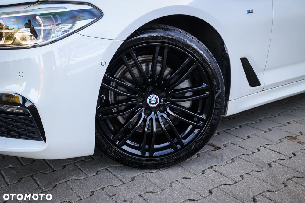 BMW 5 Series 2018 photo 2