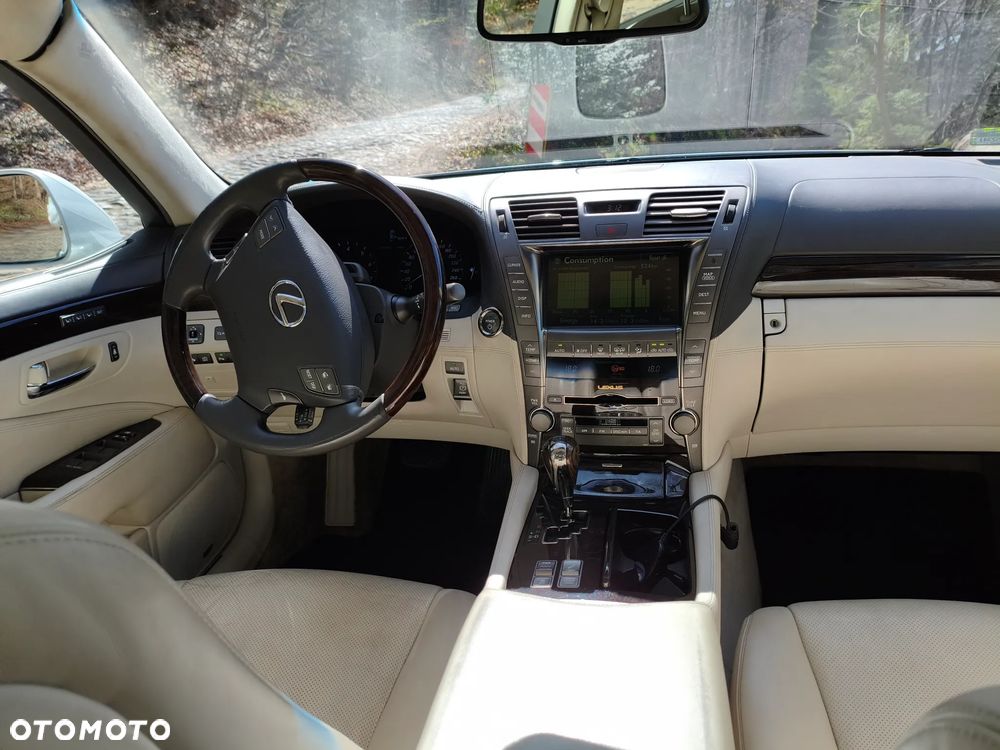 Lexus LS 600h L Prestige - 27