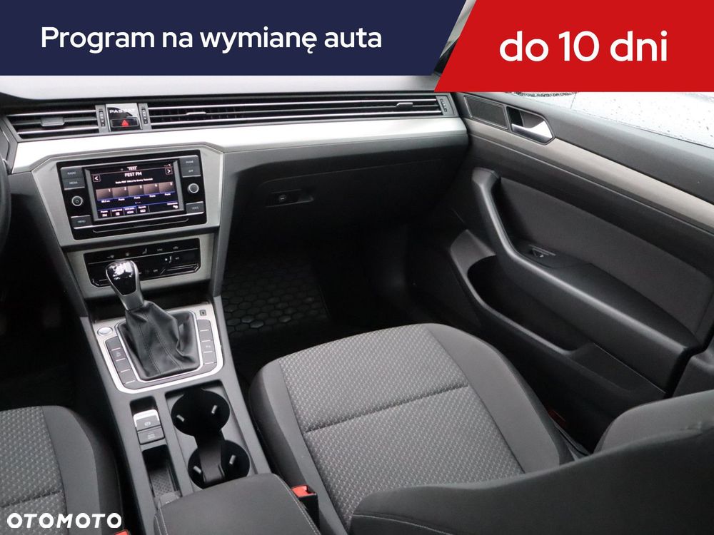 Volkswagen Passat - 10