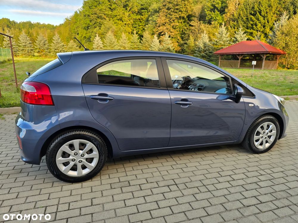 Kia Rio 1.2 Fifa World Cup Edition - 6
