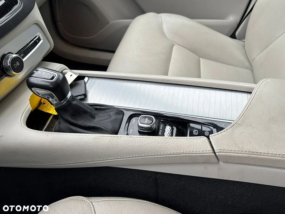 Volvo XC 90 T5 AWD Momentum 7os - 4