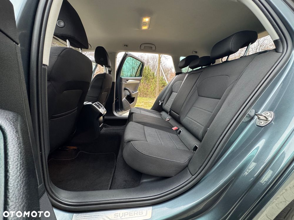 Skoda Superb 2.0 TDI DSG Premium Edition - 31