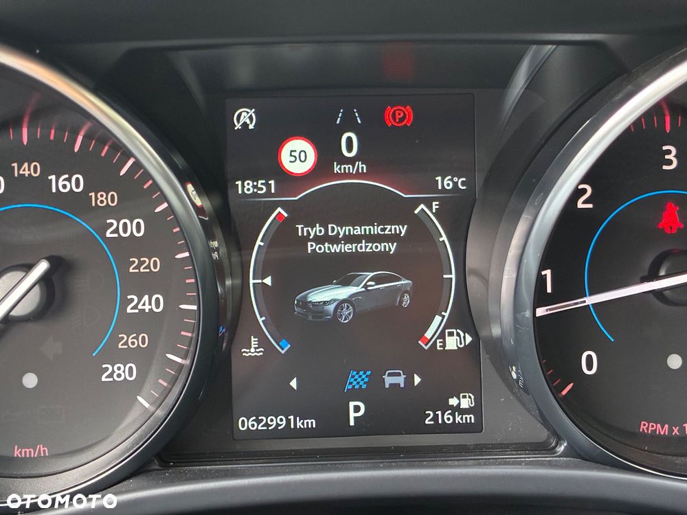 Jaguar XE 20d AWD Portfolio - 27