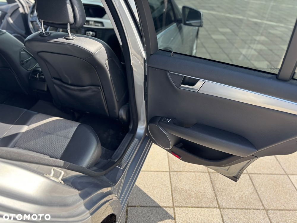 Mercedes-Benz Klasa C 200 CDI DPF (BlueEFFICIENCY) 7G-TRONIC Avantgarde - 7