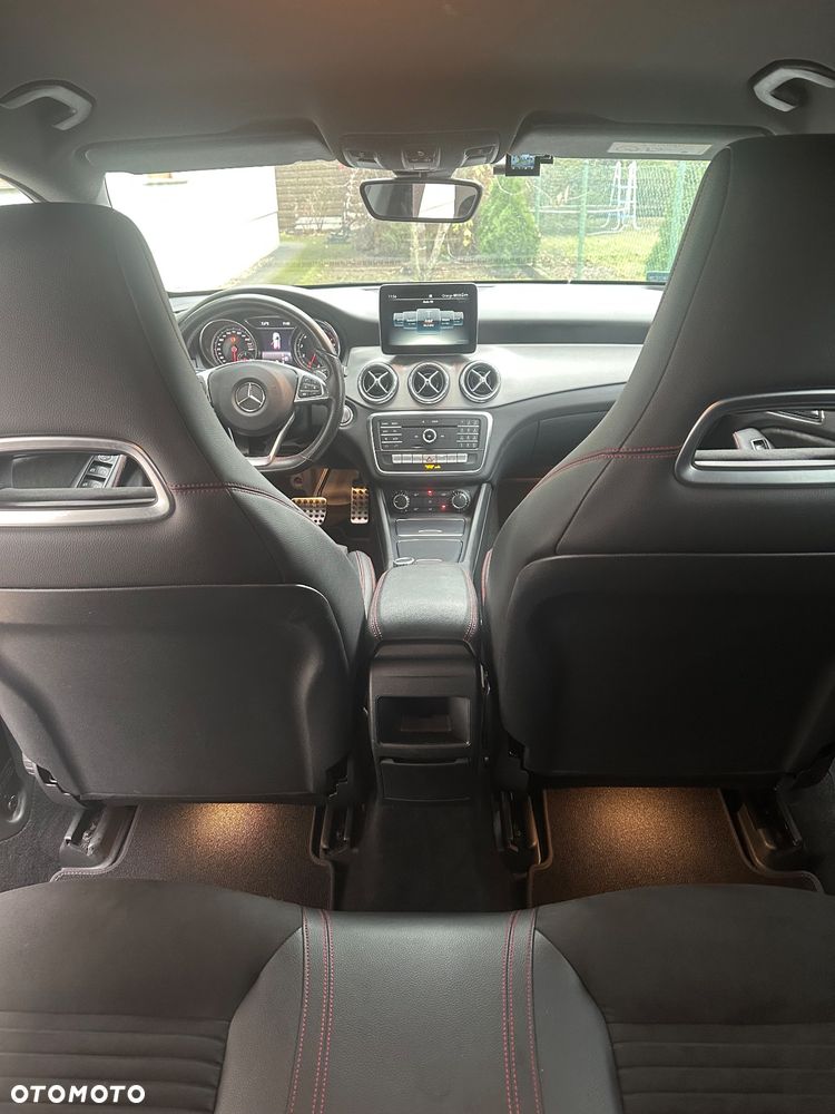 Mercedes-Benz CLA 200 7G-DCT - 12