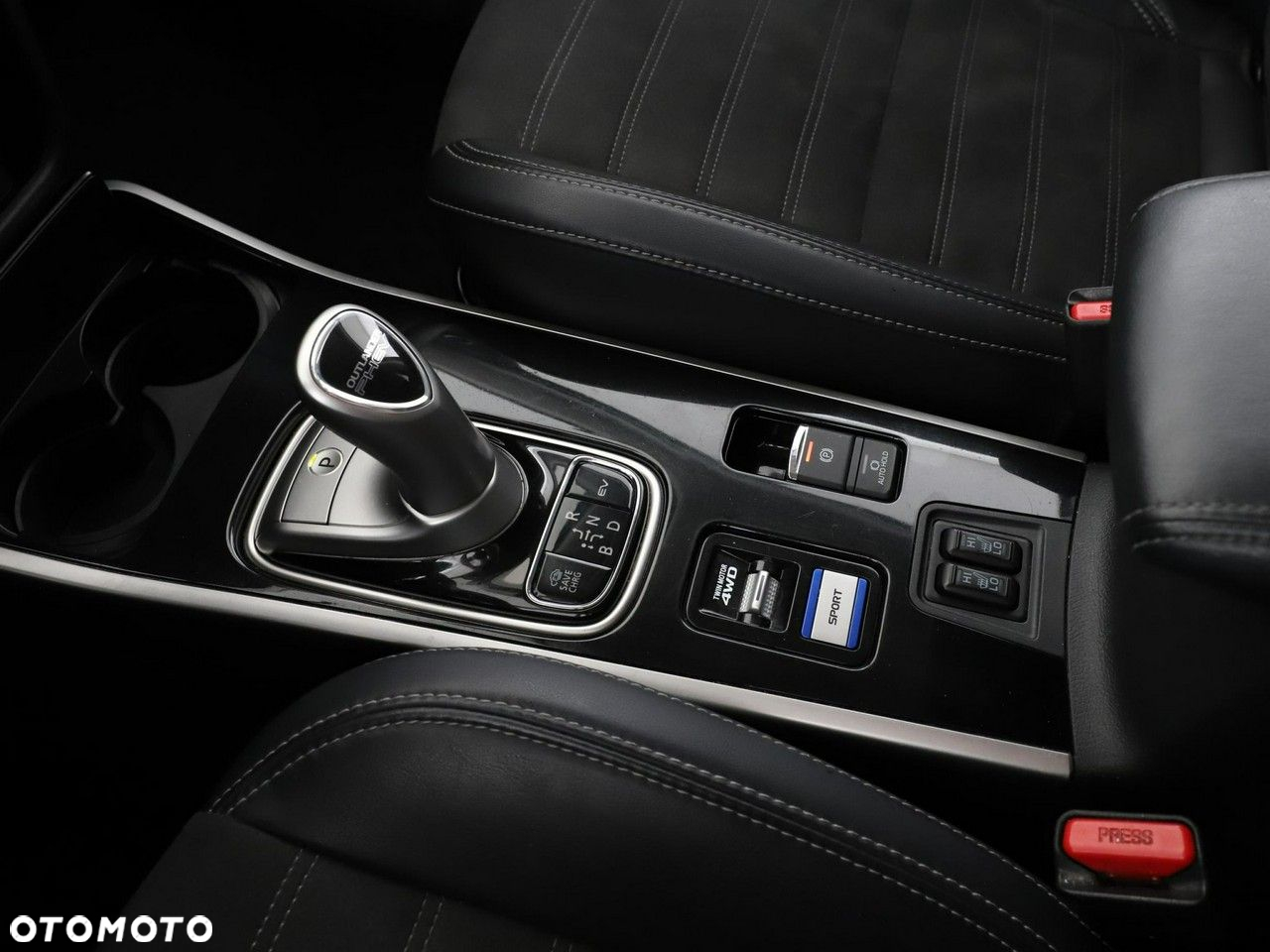 Mitsubishi Outlander 2.4 4WD Plug-In Hybrid - 28