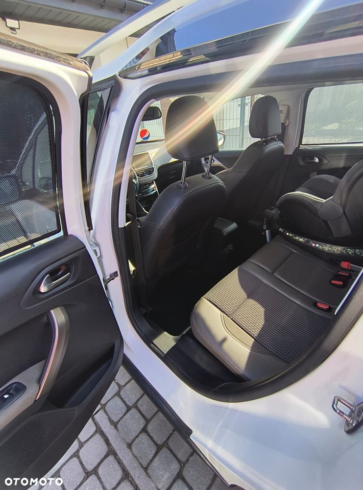 Peugeot 2008 1.2 Pure Tech Allure S&S - 13
