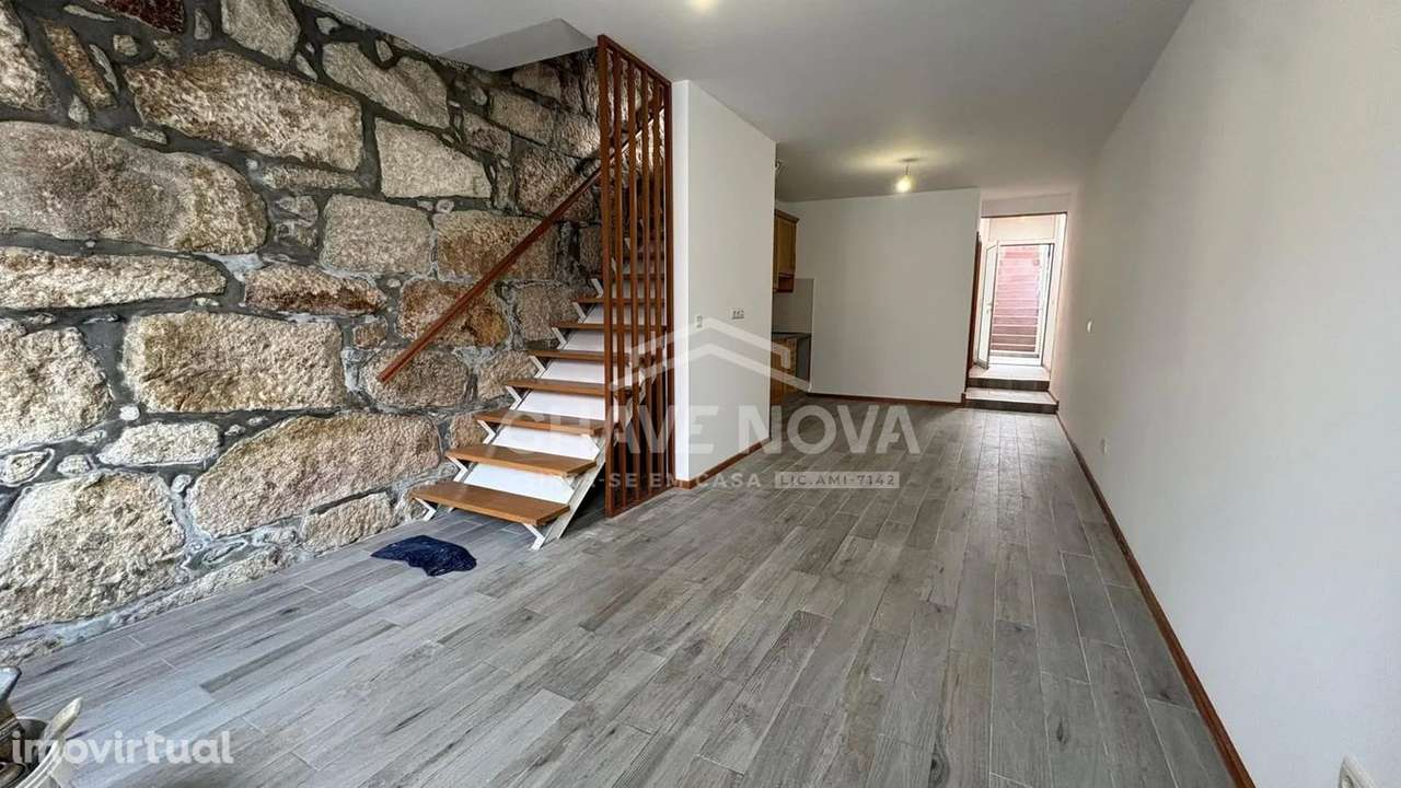 Moradia em Banda T2+1 na Praça da Corujeira, Porto - Grande imagem: 4/18