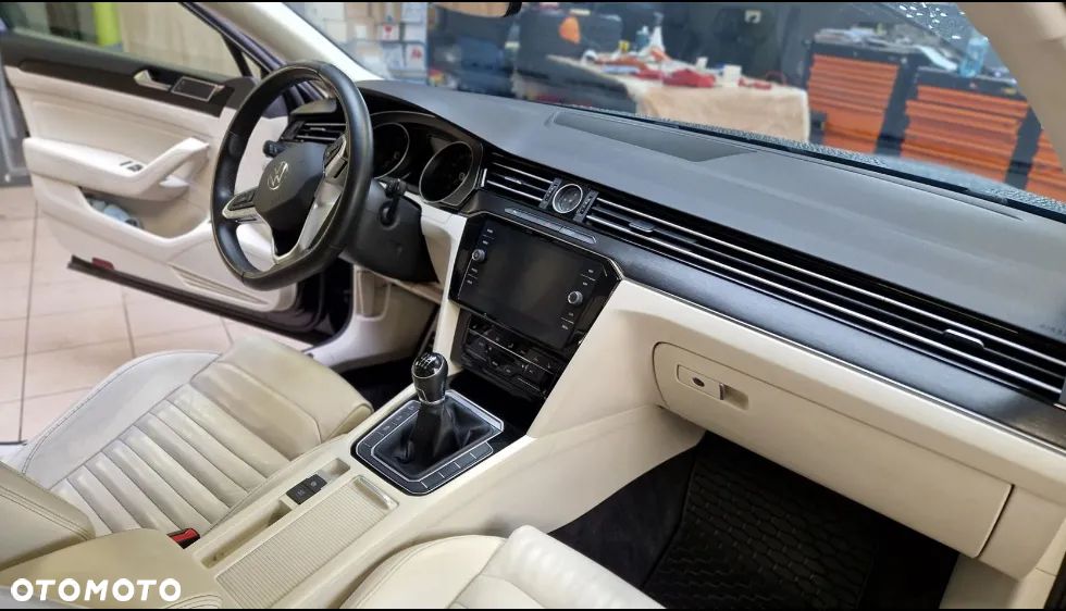 Volkswagen Passat - 13