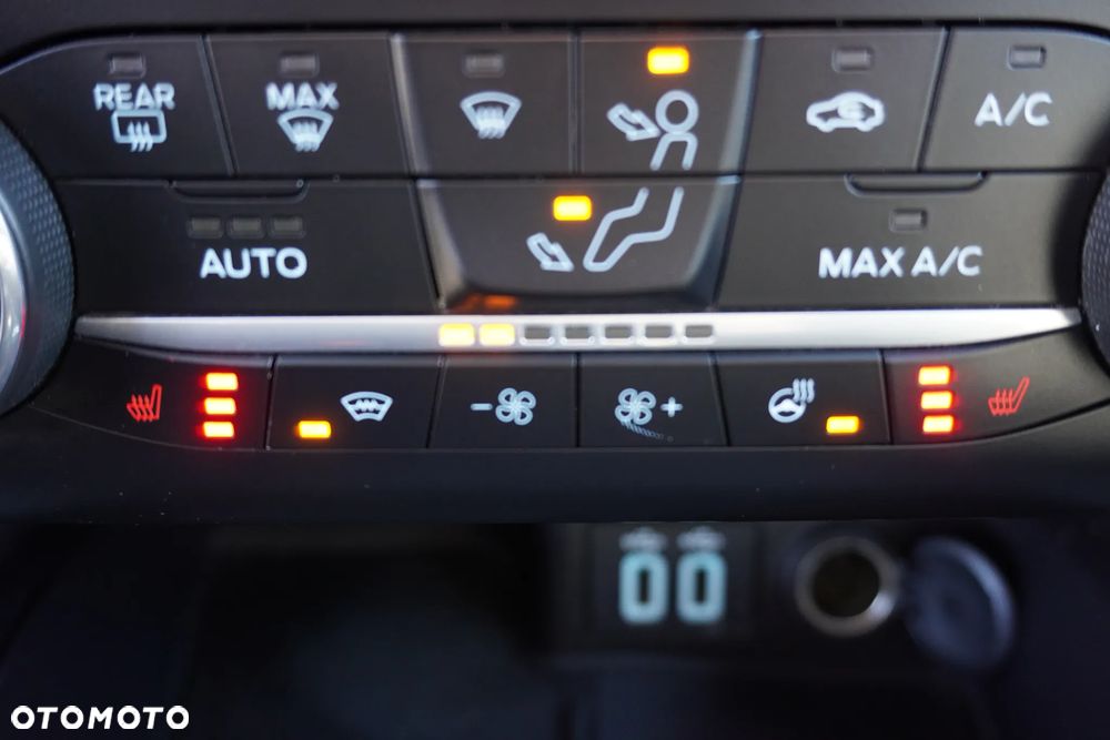 Ford Kuga 1.5 EcoBoost ST-LINE - 25