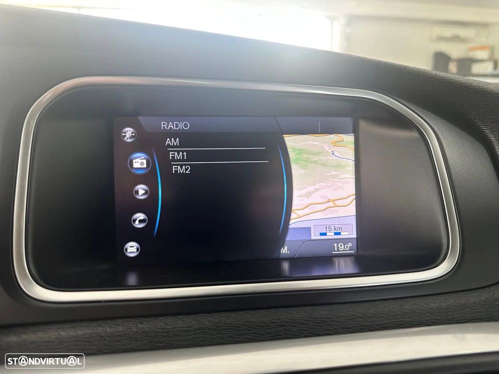 Volvo V40 Cross Country - 16