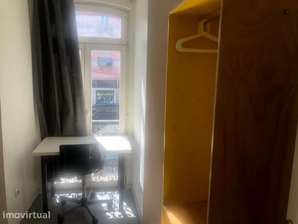 Quarto - localizado em Intendente Lisbon - Grande imagem: 2/13