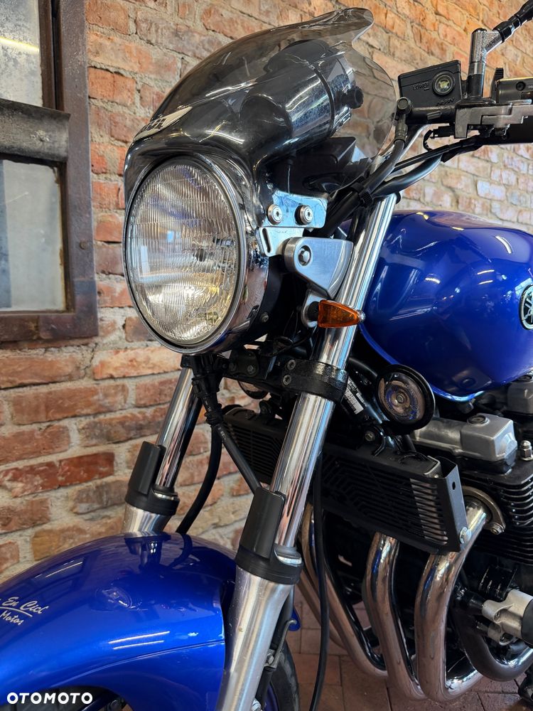 Yamaha XJR - 11