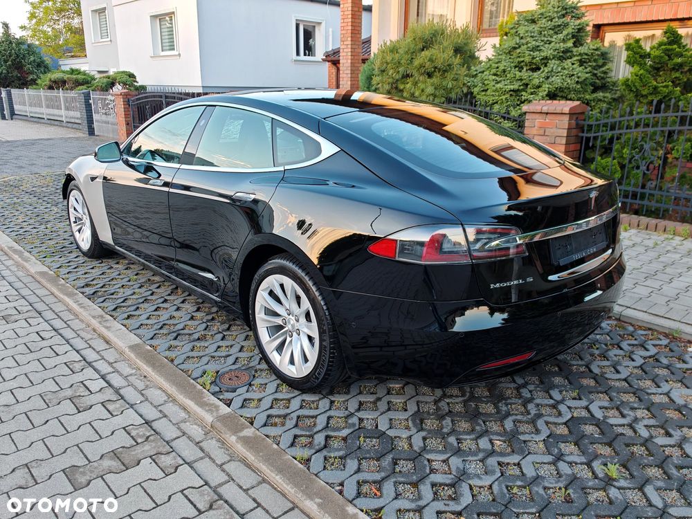 Tesla Model S - 4