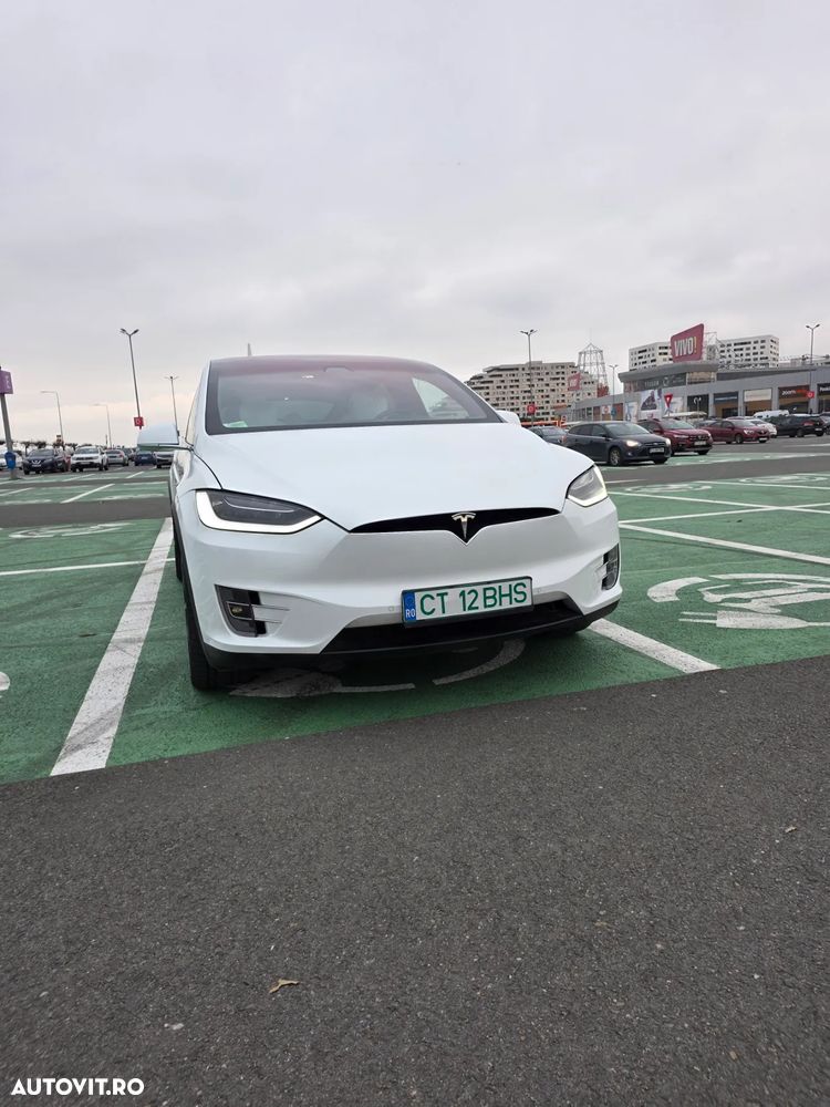 Tesla Model X - 17