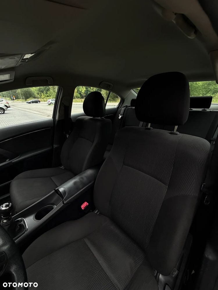 Toyota Avensis 1.6 Luna - 10