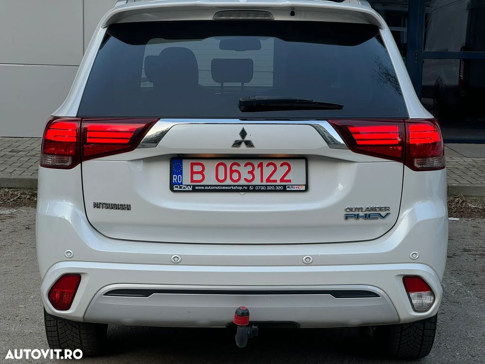 Mitsubishi Outlander 2.4 4WD Plus - 5