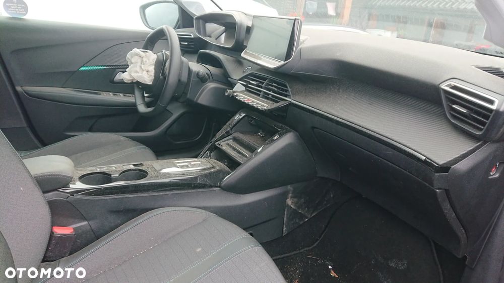 Peugeot 208 - 22