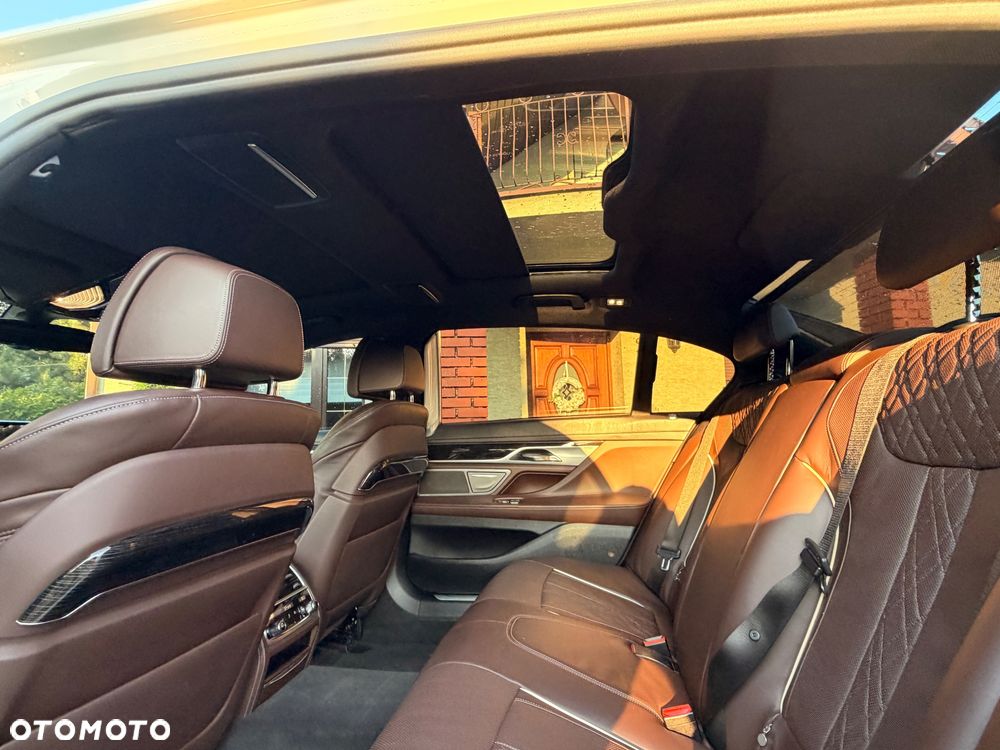 BMW Seria 7 740Li - 26