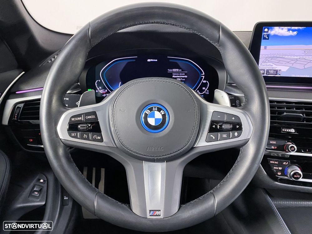 BMW 520 e Pack M - 11