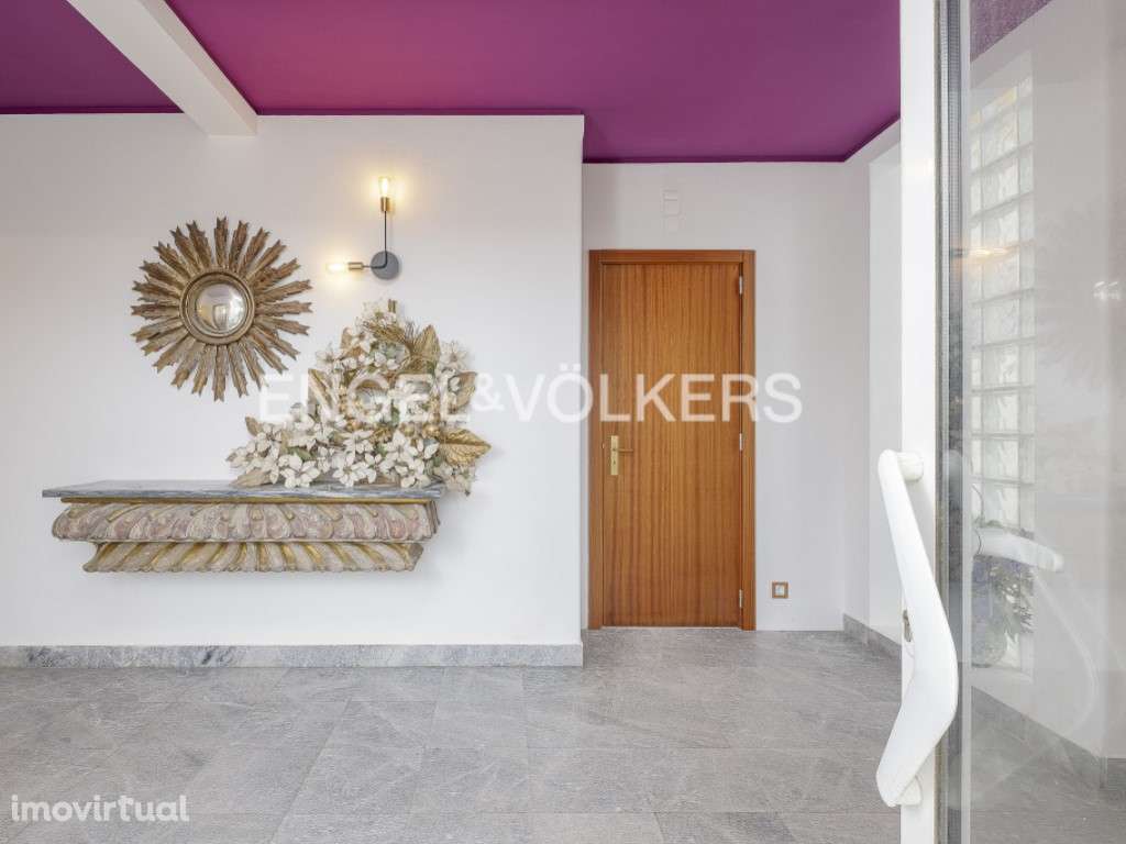 Elegância Costeira em Oeiras: Moradia de Luxo com Vista Mar - Grande imagem: 2/60