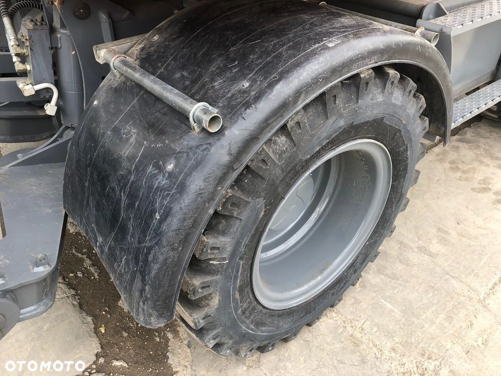 Takeuchi TB295W - 15