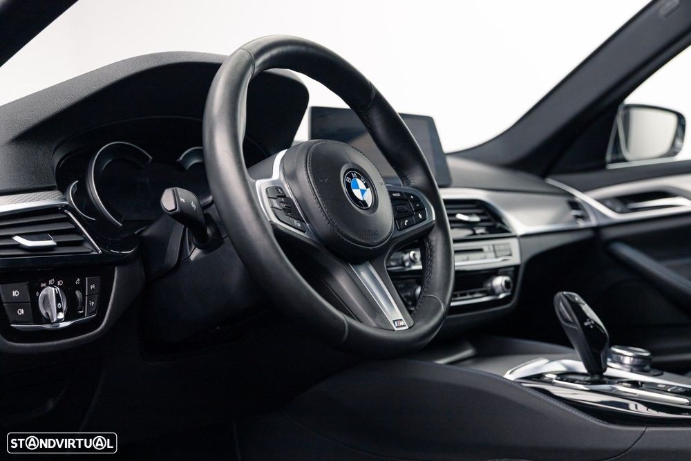 BMW 530 e iPerformance Pack M - 24