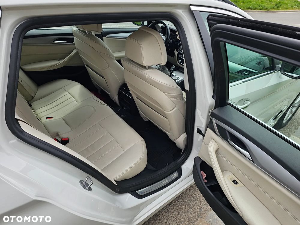BMW Seria 5 520d xDrive Luxury Line sport - 13