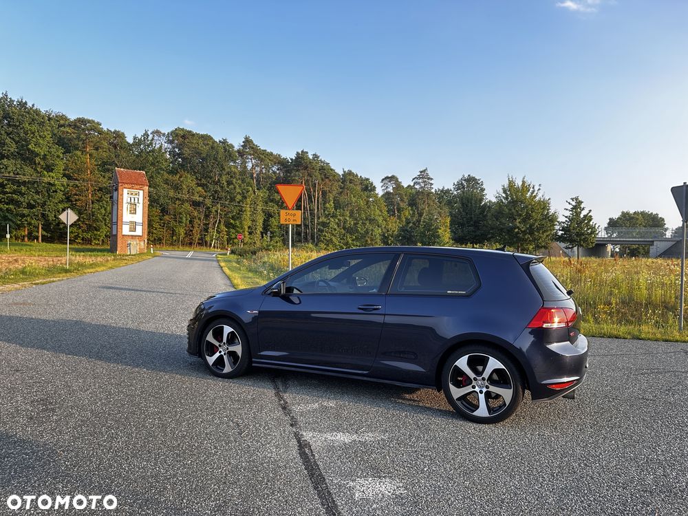 Volkswagen Golf - 8