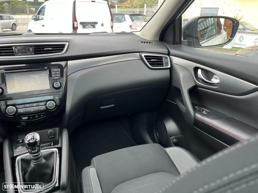 Nissan Qashqai 1.5 dCi N-Connecta 18 - 13