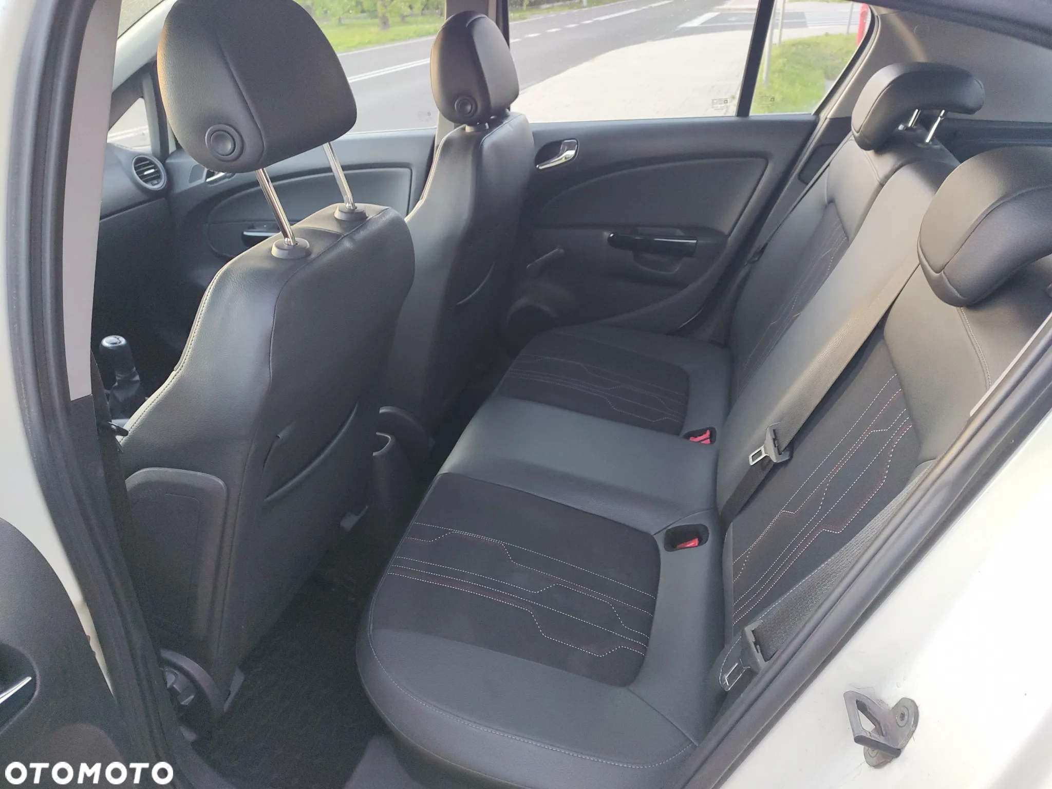Opel Corsa 1.2 16V Enjoy - 28