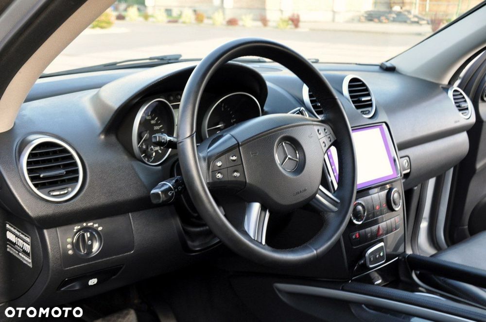 Mercedes-Benz ML - 23