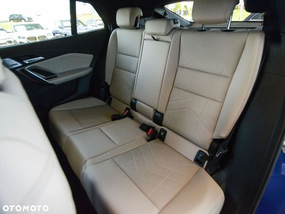 BMW iX2 xDrive30 66.5kWh M Sport - 31