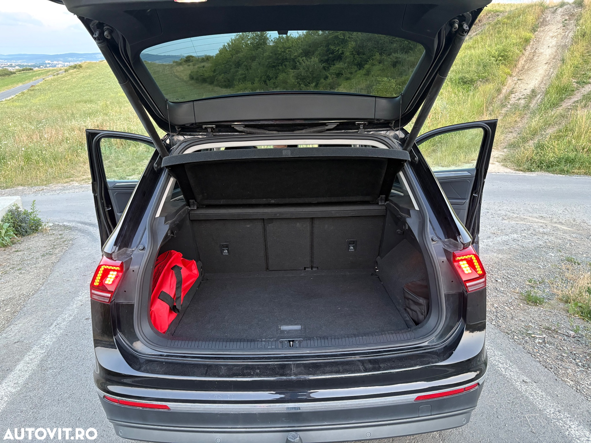 Volkswagen Tiguan 2.0 TDI 4Mot Highline - 31