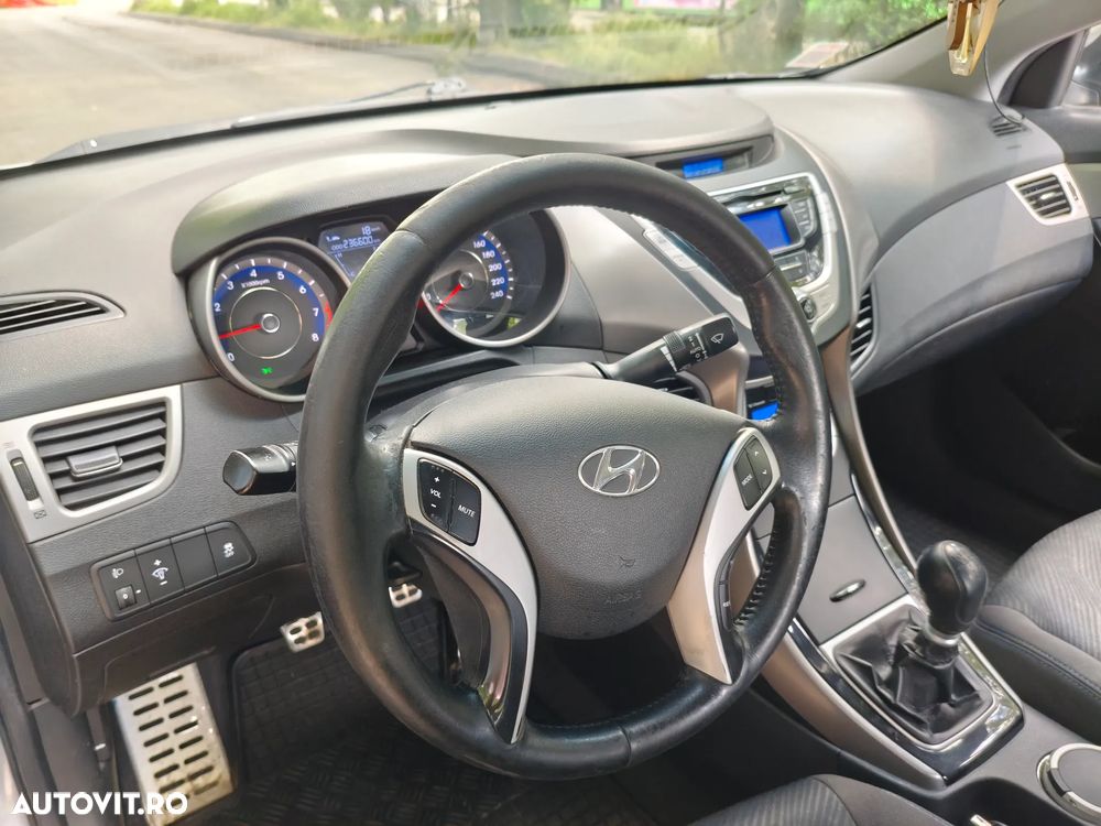 Hyundai Elantra 1.6 MPi Highway - 19