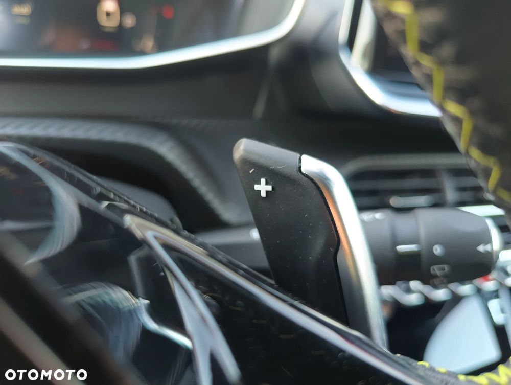 Peugeot 2008 PureTech 130 EAT8 GT Exclusive - 33