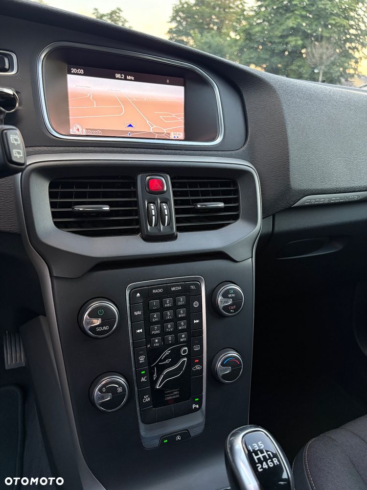 Volvo V40 Cross Country D2 Momentum - 24